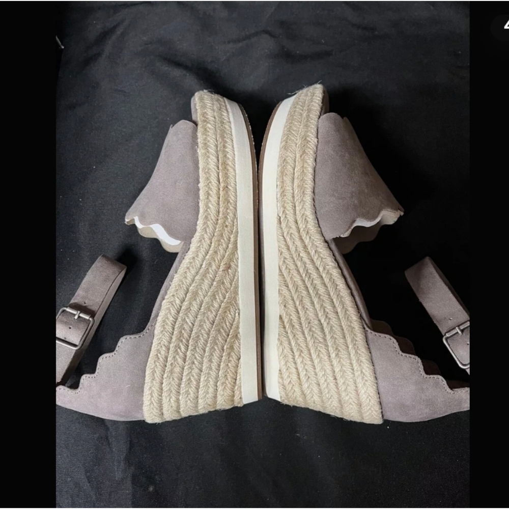 Women’s Scalloped Espadrille Wedge Sandals - Taupe